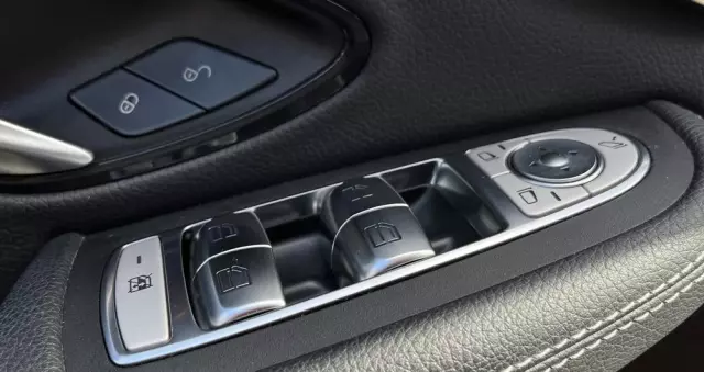 MERCEDES-BENZ Klasa C 300 de 9G-TRONIC