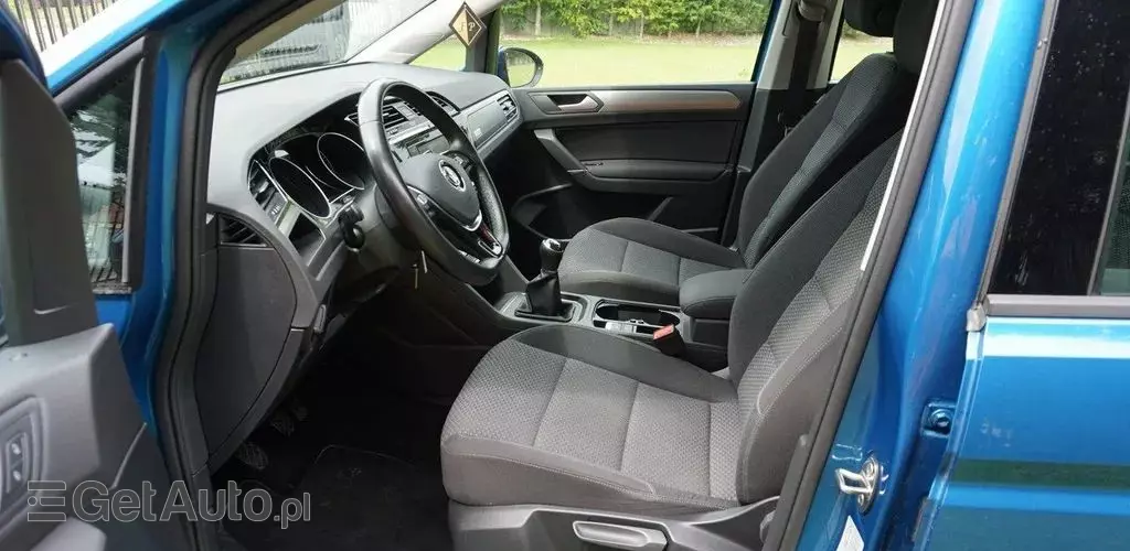 VOLKSWAGEN Touran 