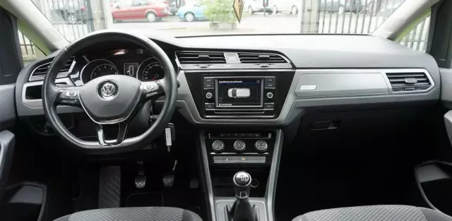 VOLKSWAGEN Touran 