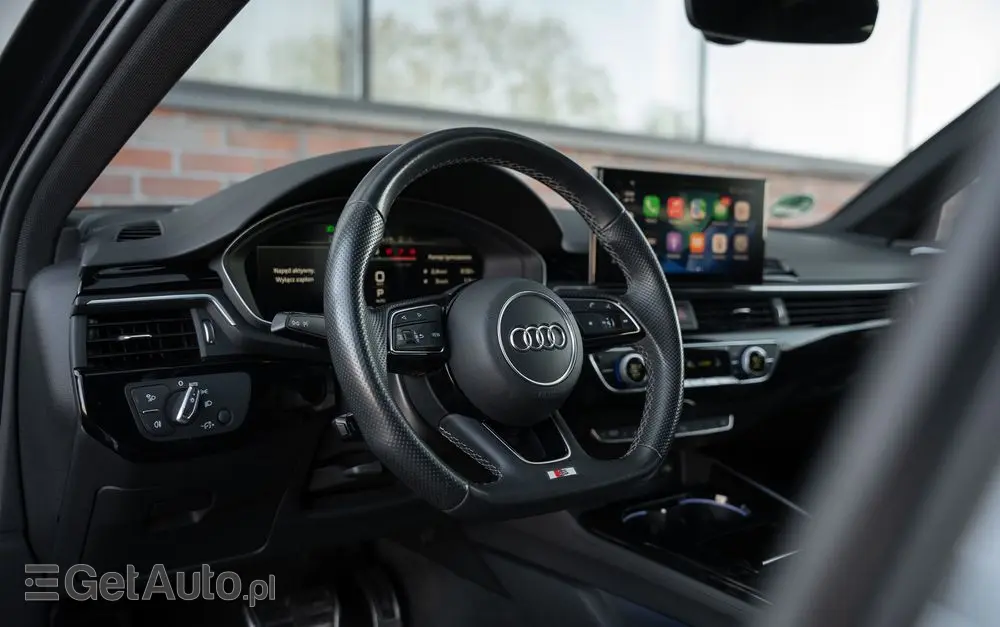 AUDI A4 Avant 35 TFSI S tronic S line