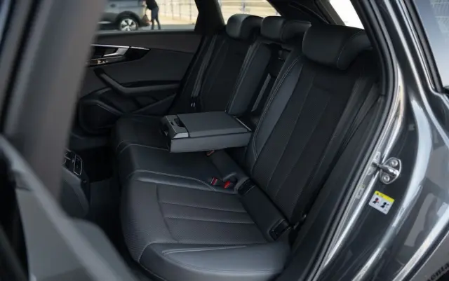 AUDI A4 Avant 35 TFSI S tronic S line