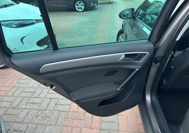 VOLKSWAGEN Golf 1.4 TSI BlueMotion Technology Cup