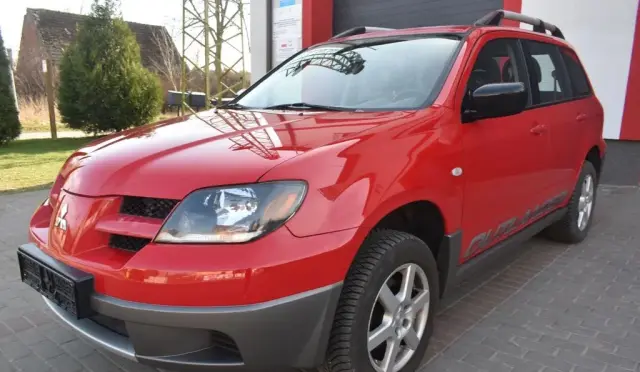 MITSUBISHI Outlander 