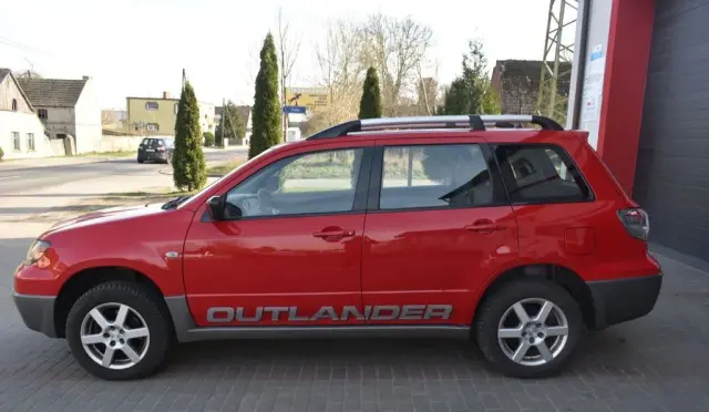 MITSUBISHI Outlander 