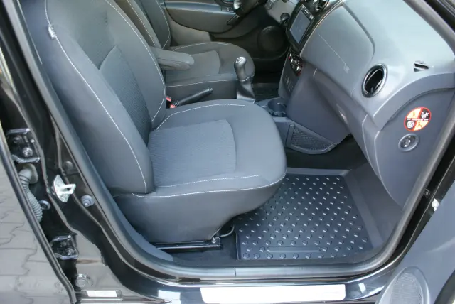 DACIA Sandero Laureate