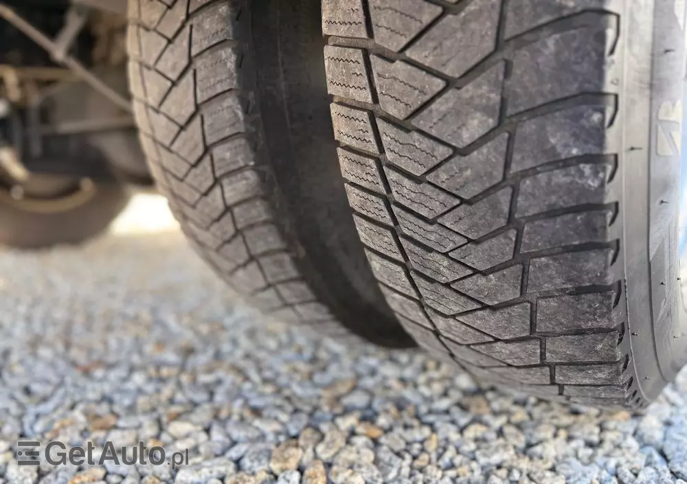 IVECO Daily 72-210/Automat Hi-Matic/Full LED/kontener15 epalet/winda 1000kg/poduszki fabryczne/kamera cofania 