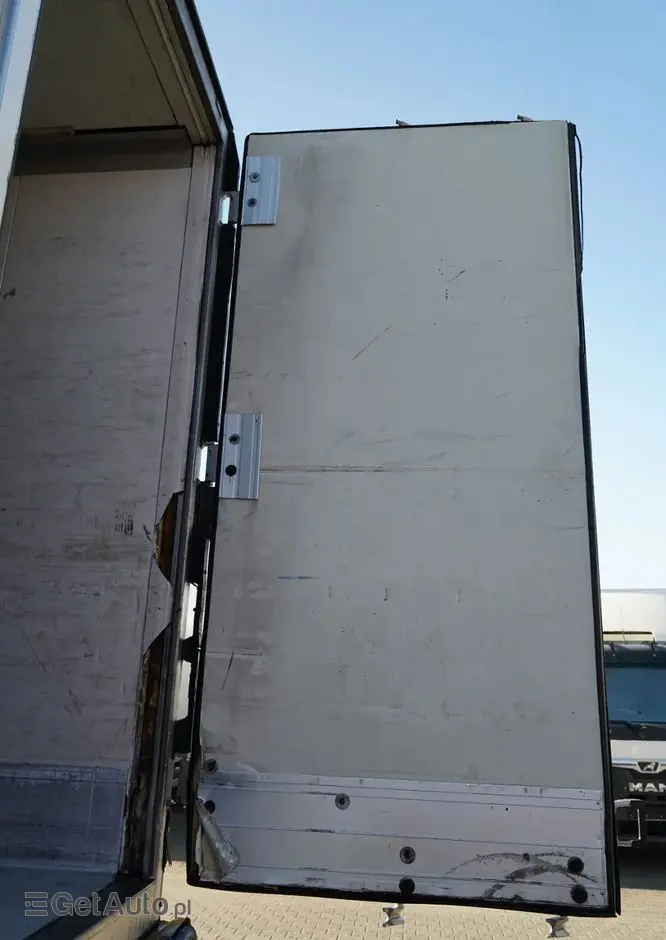 SCHMITZ CARGOBULL CHŁODNIA / THERMO KING SL-400e / OŚ PODNOSZONA / KOSZ NA PALETY 