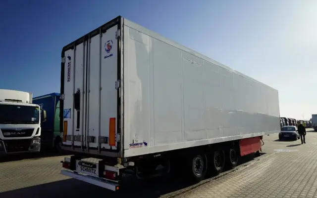 SCHMITZ CARGOBULL CHŁODNIA / THERMO KING SL-400e / OŚ PODNOSZONA / KOSZ NA PALETY 