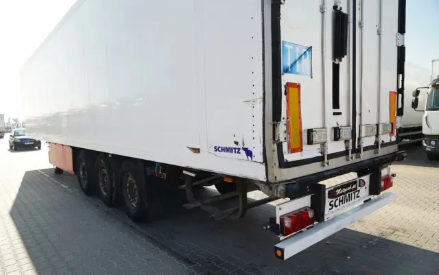 SCHMITZ CARGOBULL CHŁODNIA / THERMO KING SL-400e / OŚ PODNOSZONA / KOSZ NA PALETY 