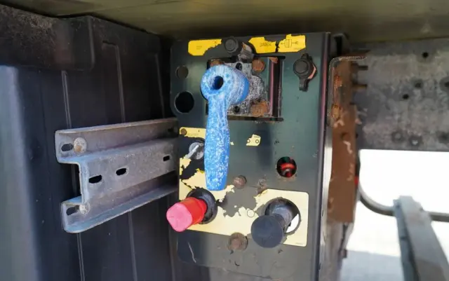 SCHMITZ CARGOBULL CHŁODNIA / THERMO KING SL-400e / OŚ PODNOSZONA / KOSZ NA PALETY 