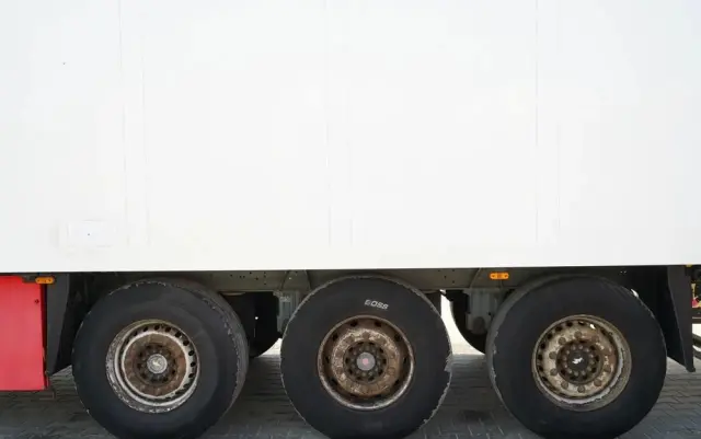 SCHMITZ CARGOBULL CHŁODNIA / THERMO KING SL-400e / OŚ PODNOSZONA / KOSZ NA PALETY 