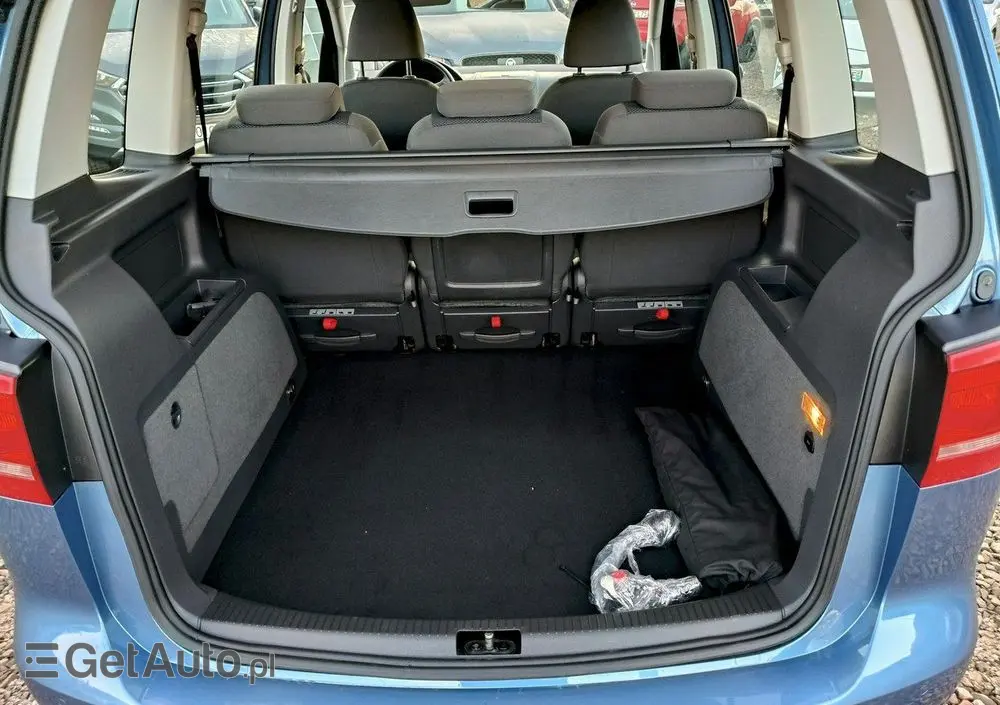 VOLKSWAGEN Touran 