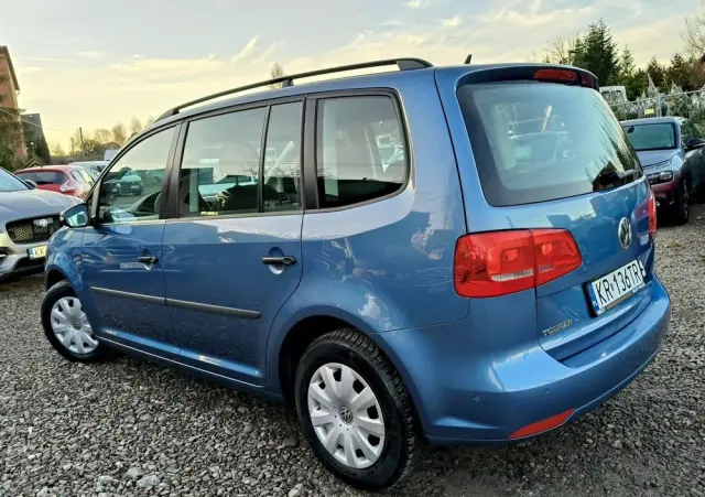 VOLKSWAGEN Touran 