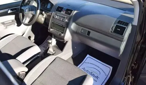 VOLKSWAGEN Touran 