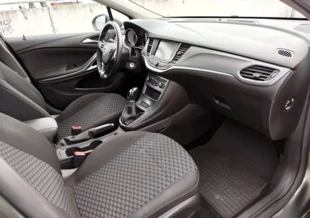 OPEL Astra V 1.4 T Dynamic