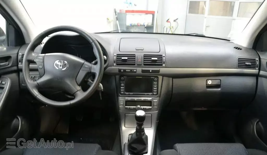 TOYOTA Avensis 