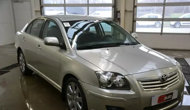 TOYOTA Avensis 