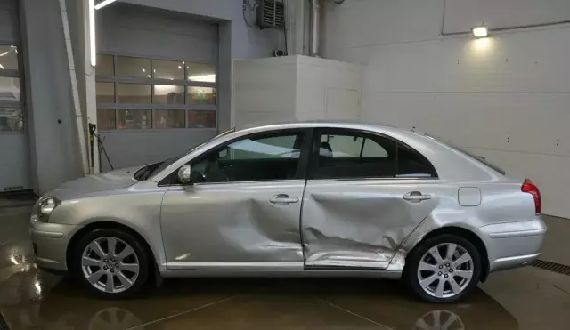 TOYOTA Avensis 