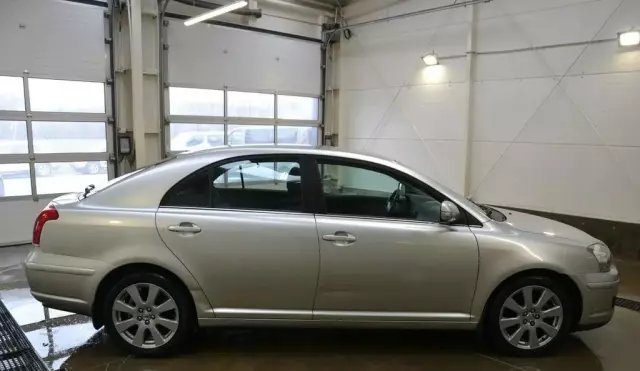 TOYOTA Avensis 