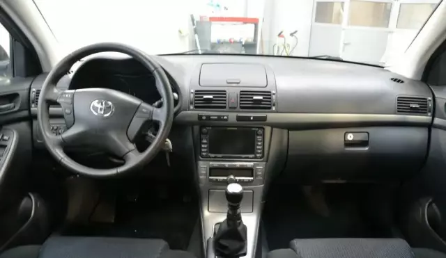 TOYOTA Avensis 