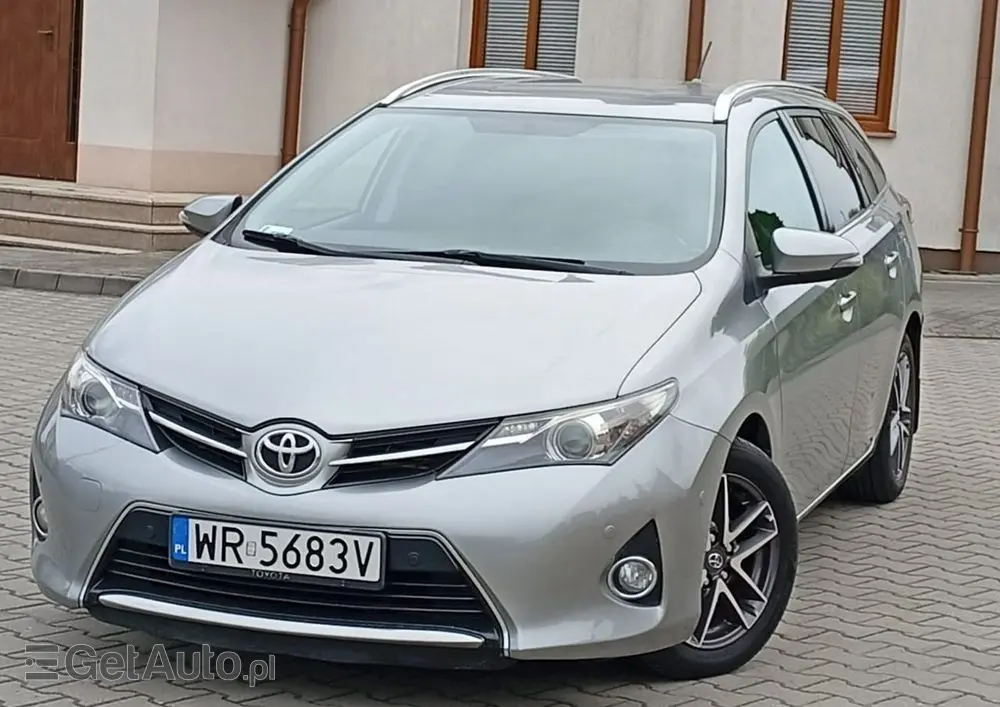 TOYOTA Auris 