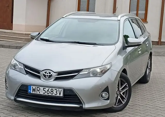 TOYOTA Auris 