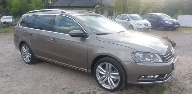 VOLKSWAGEN Passat 