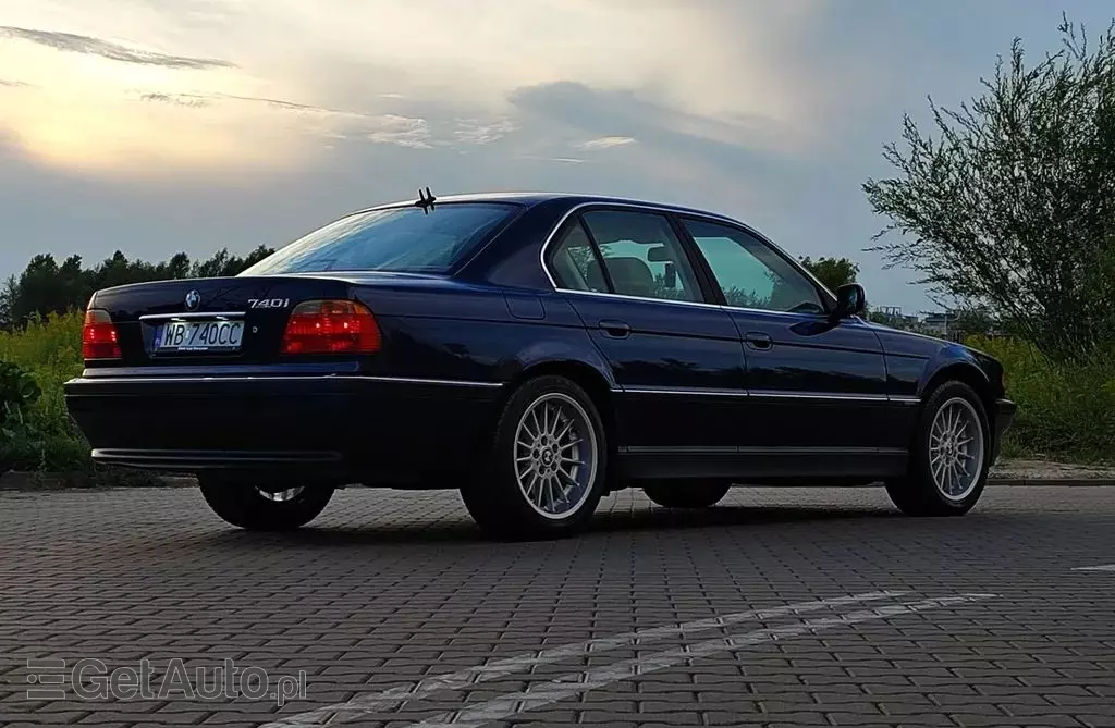 BMW Seria 7 740i (286 KM) Steptronic