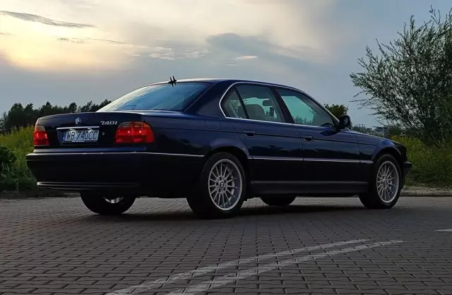 BMW Seria 7 740i (286 KM) Steptronic