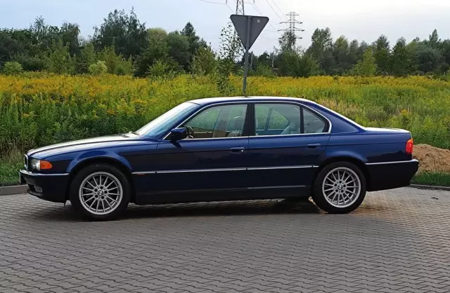 BMW Seria 7 740i (286 KM) Steptronic