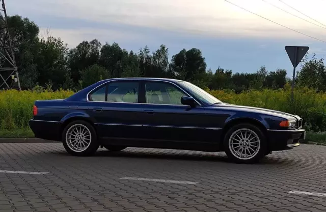 BMW Seria 7 740i (286 KM) Steptronic