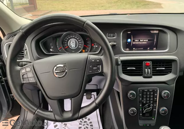 VOLVO V40 D2 Drive-E Dynamic Edition