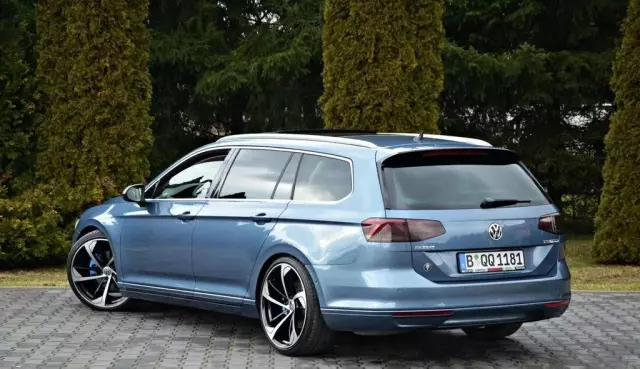 VOLKSWAGEN Passat 