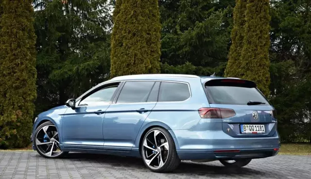 VOLKSWAGEN Passat 