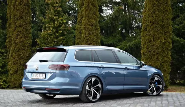 VOLKSWAGEN Passat 