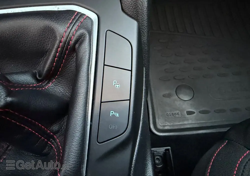 FORD Focus 1.0 EcoBoost ST-Line Red ASS