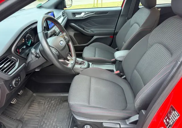 FORD Focus 1.0 EcoBoost ST-Line Red ASS