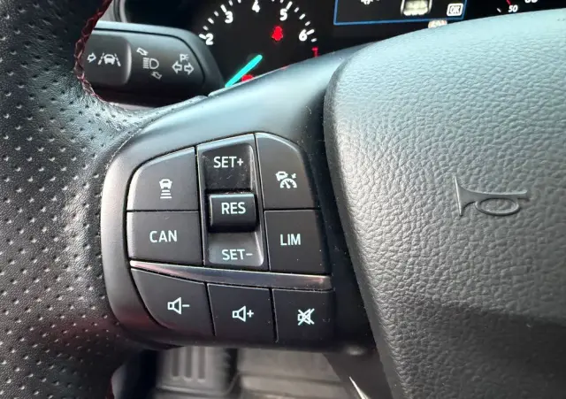 FORD Focus 1.0 EcoBoost ST-Line Red ASS