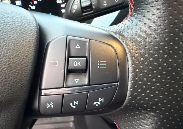 FORD Focus 1.0 EcoBoost ST-Line Red ASS