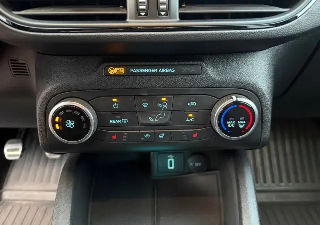 FORD Focus 1.0 EcoBoost ST-Line Red ASS