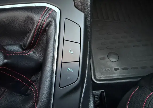 FORD Focus 1.0 EcoBoost ST-Line Red ASS