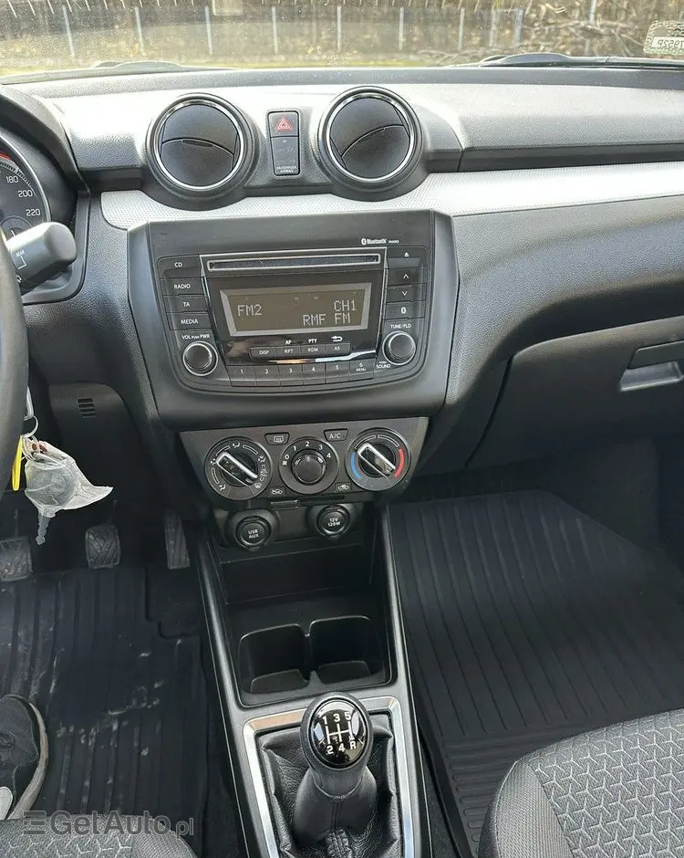 SUZUKI Swift 