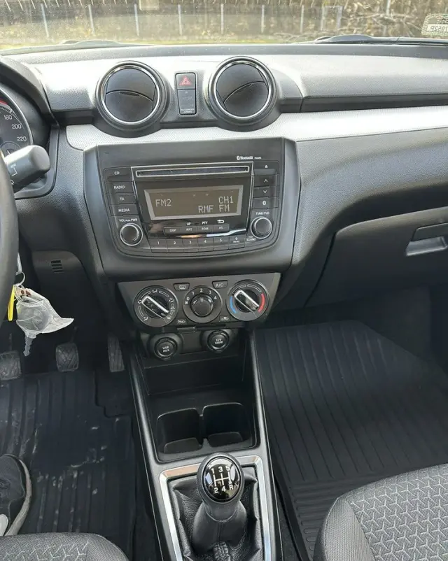 SUZUKI Swift 