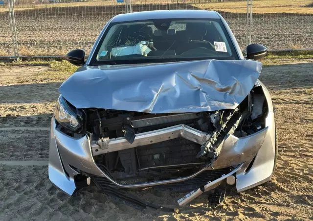 PEUGEOT 208 E-208 Allure