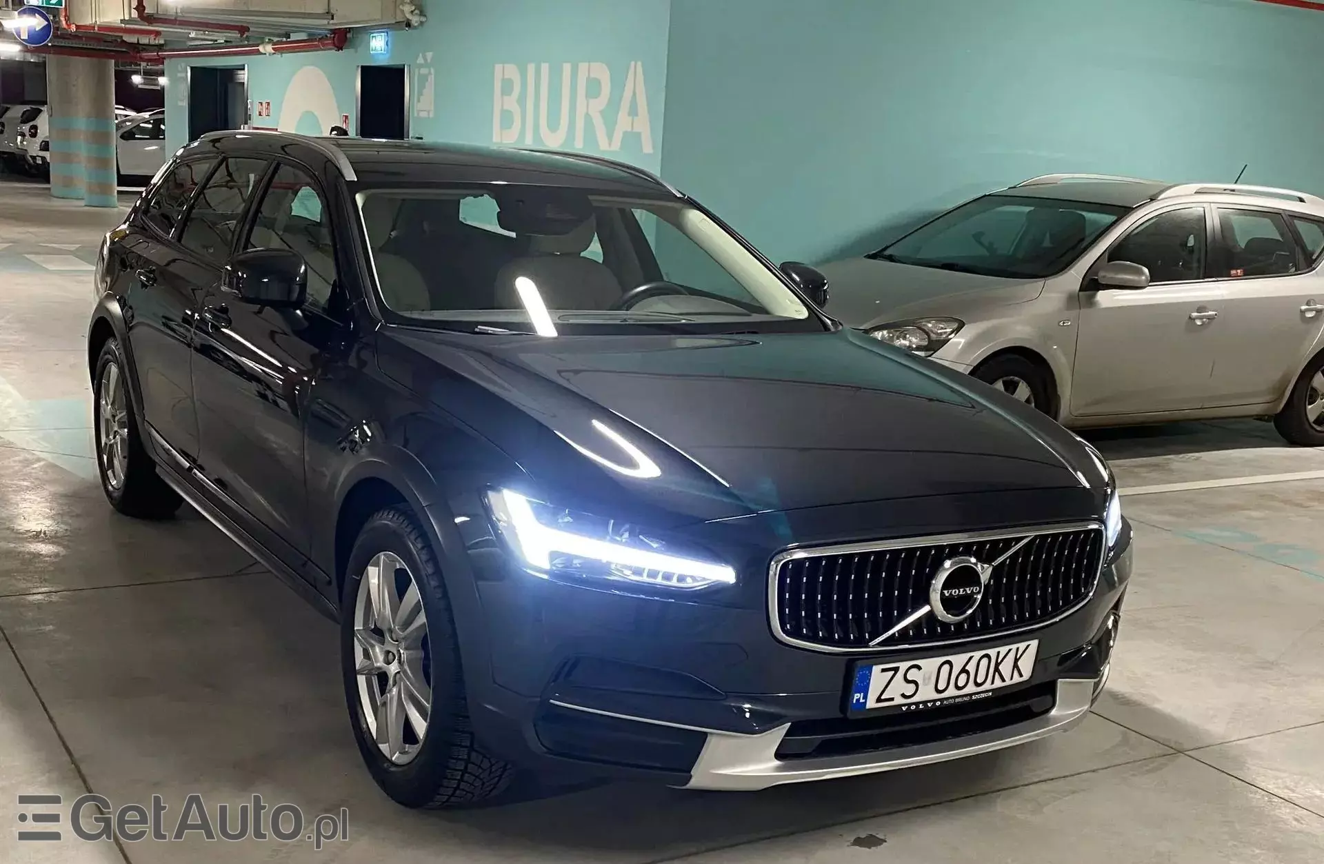 VOLVO V90 