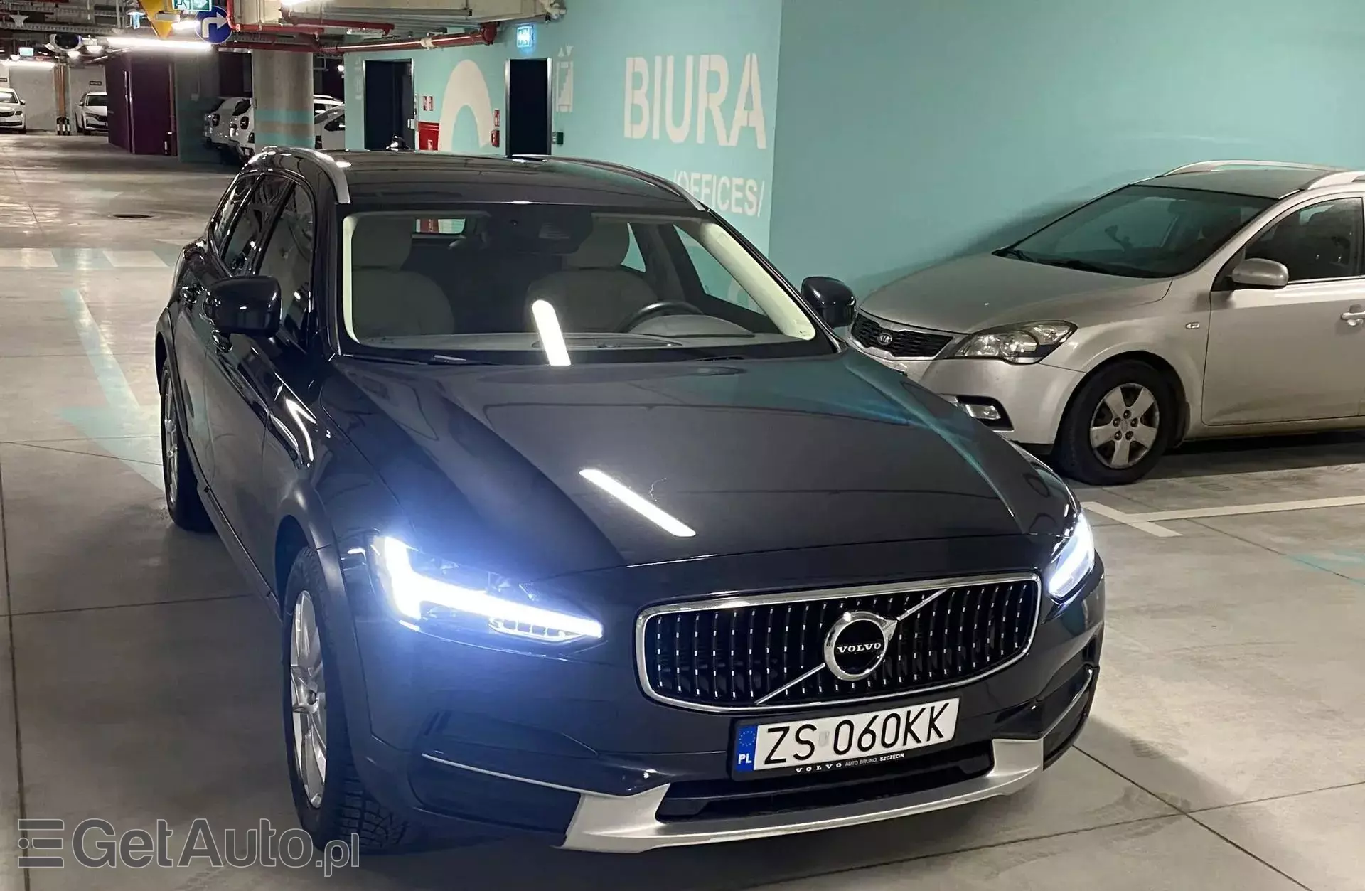 VOLVO V90 