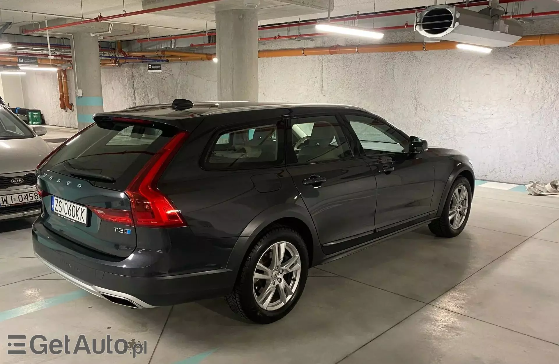 VOLVO V90 