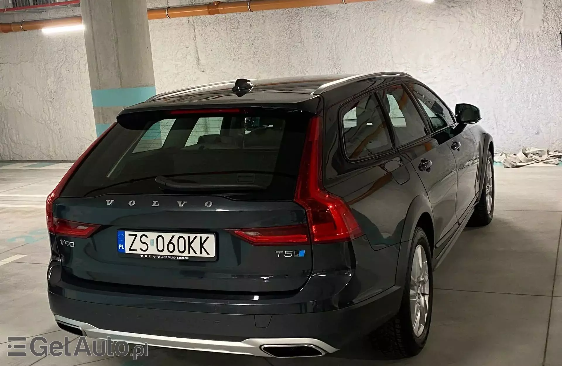 VOLVO V90 
