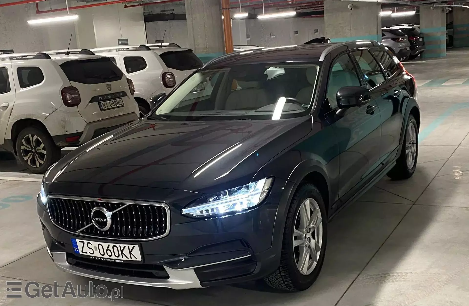 VOLVO V90 