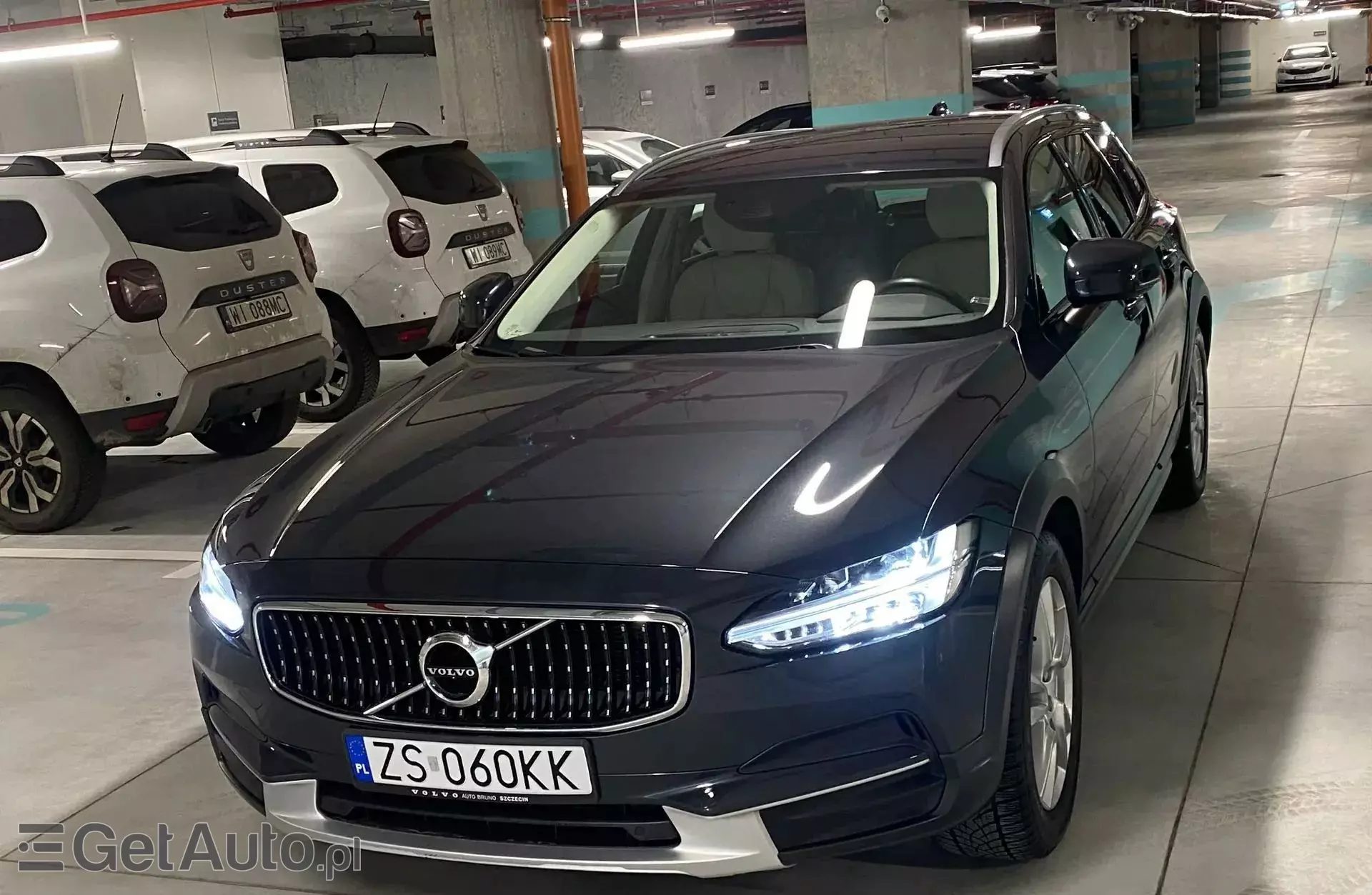VOLVO V90 